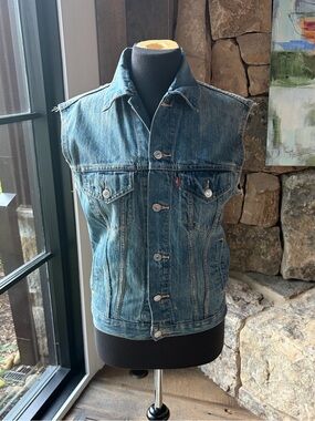 Levi’s Denim Vest Small Y2K Trucker Style Boho Festival Layer